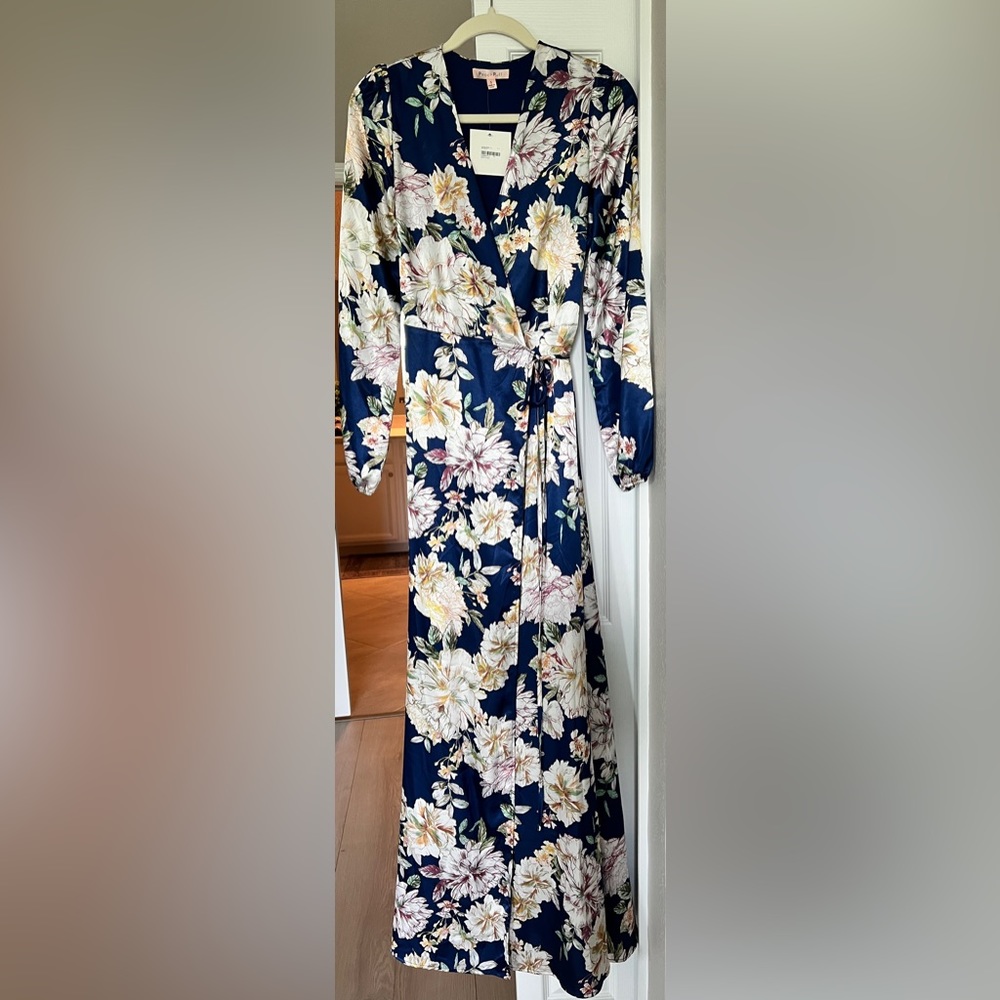 Beautiful navy/ multicolored flowered long-sleeved wrap dress!